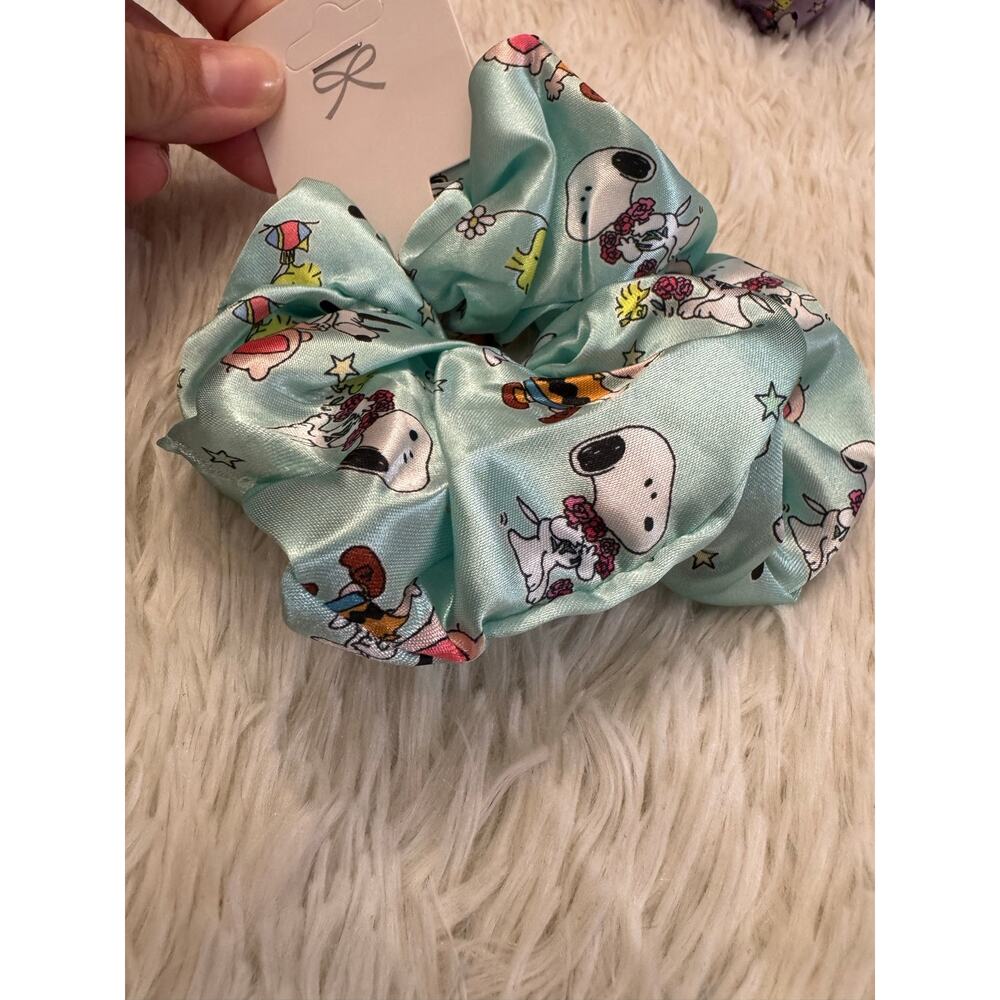 Snoopy peanuts and friends green silky large hair scrunchie - Picture 2 of 6
